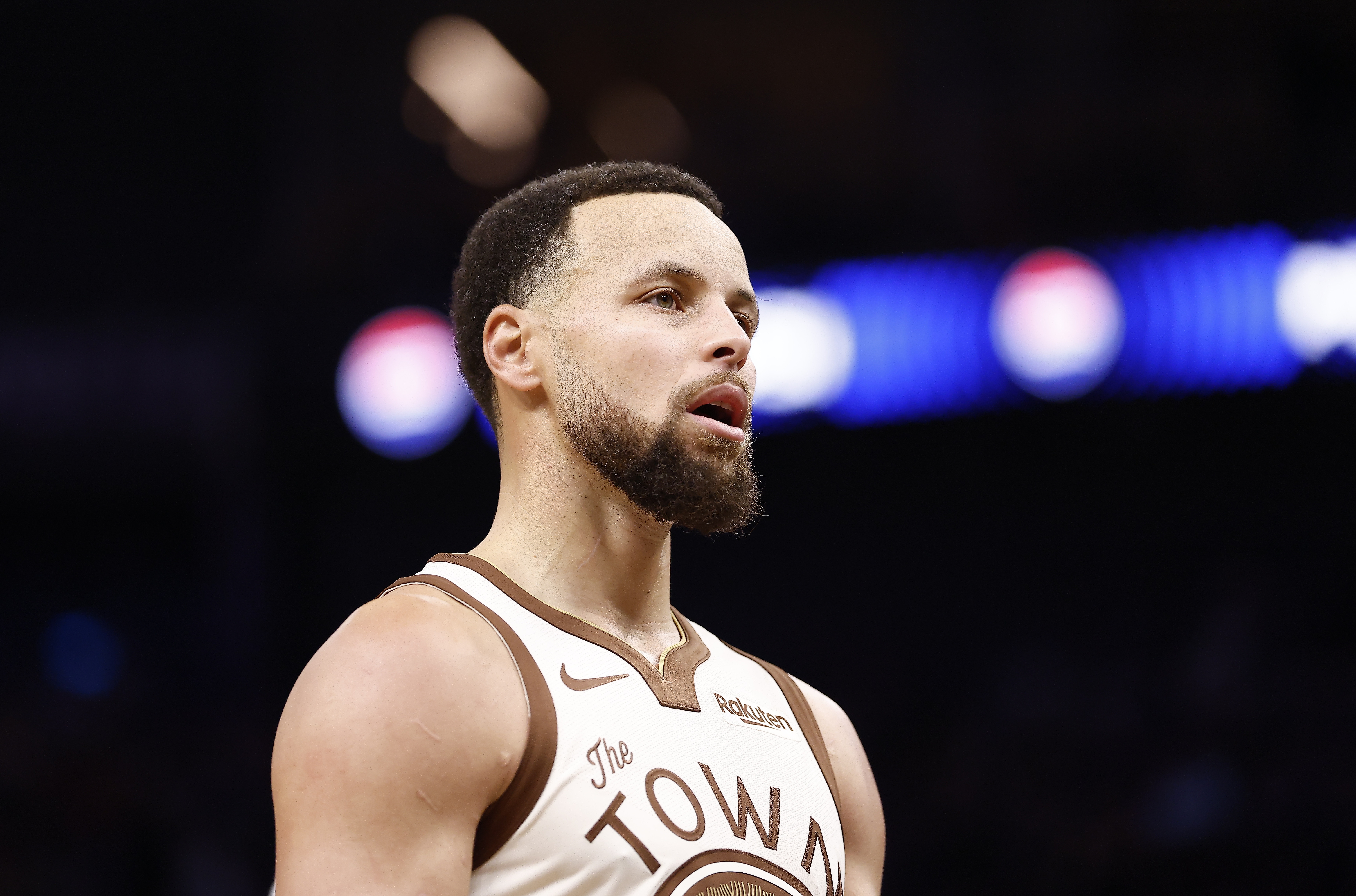 开云注册网址-场均20+没哨子？09双雄同届不同命 詹杜科接近 现役多人笑而不语