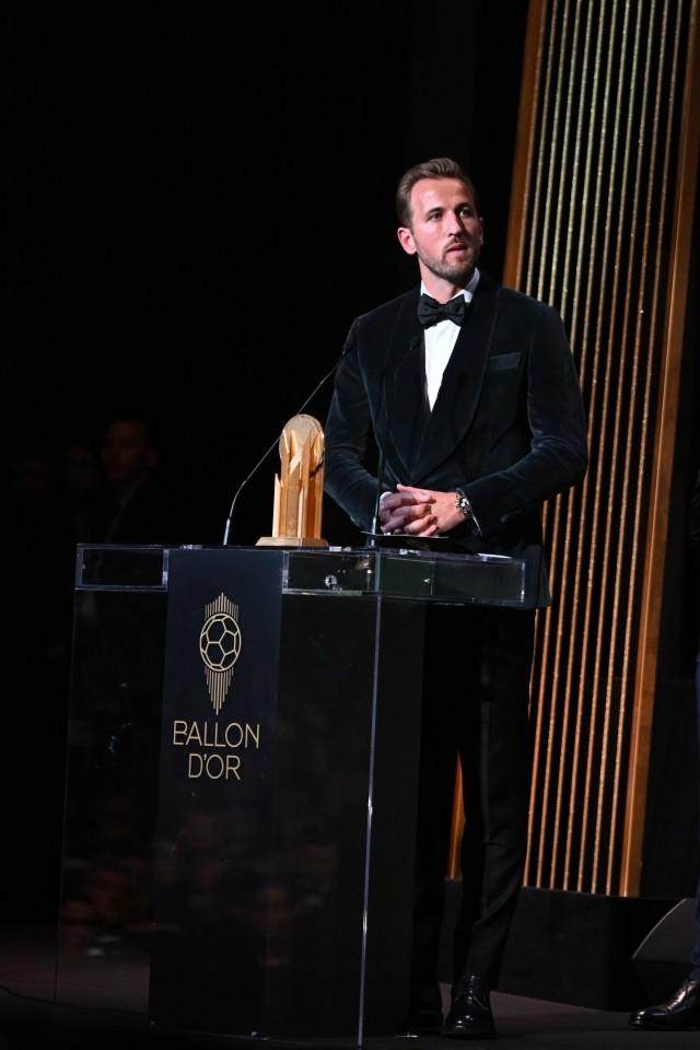 开云官网-【早报】梅罗不在？精彩不断！罗德里“逆转”夺金球奖！