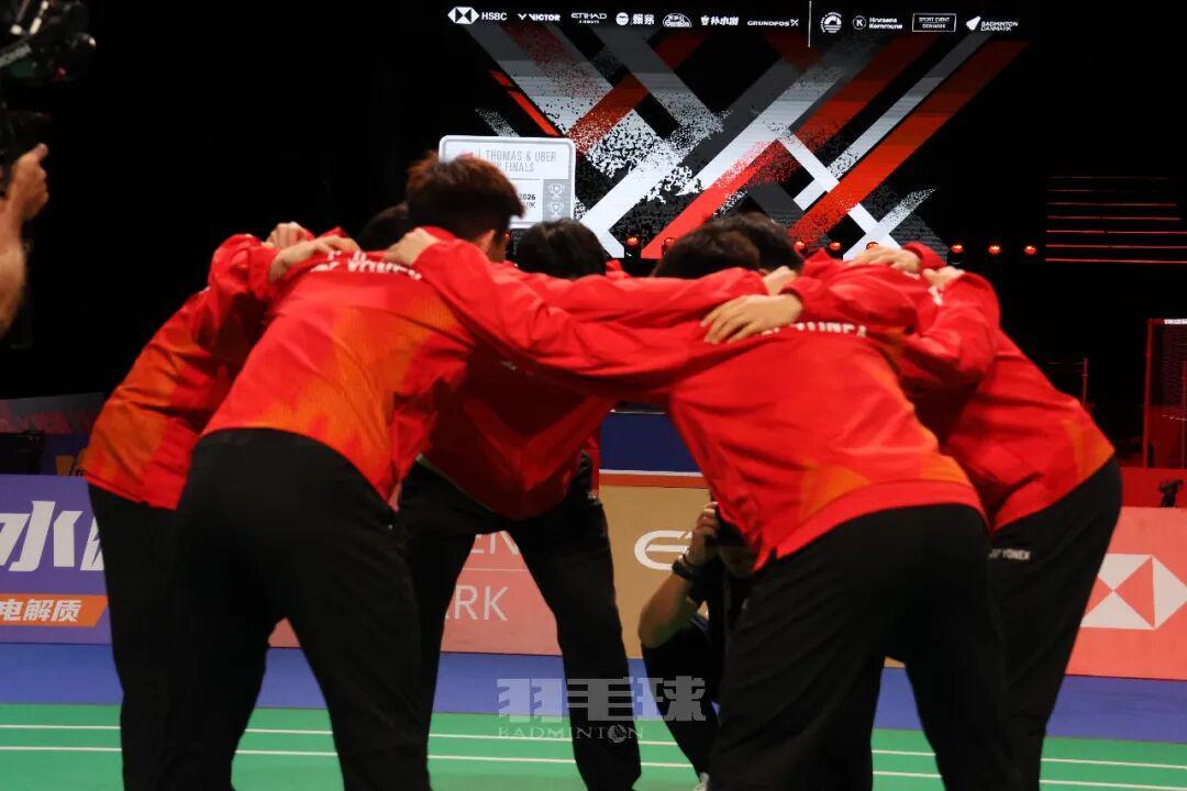 开云下载-汤尤杯｜热焰赴北欧，戎装耀汤尤！国羽 YONEX 新战衣征战霍森斯